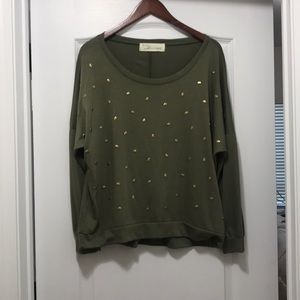 Green lightweight sweater with gold skulls 😍